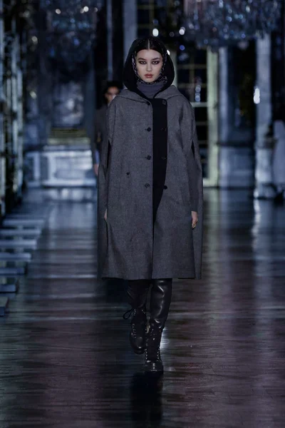 Look 15